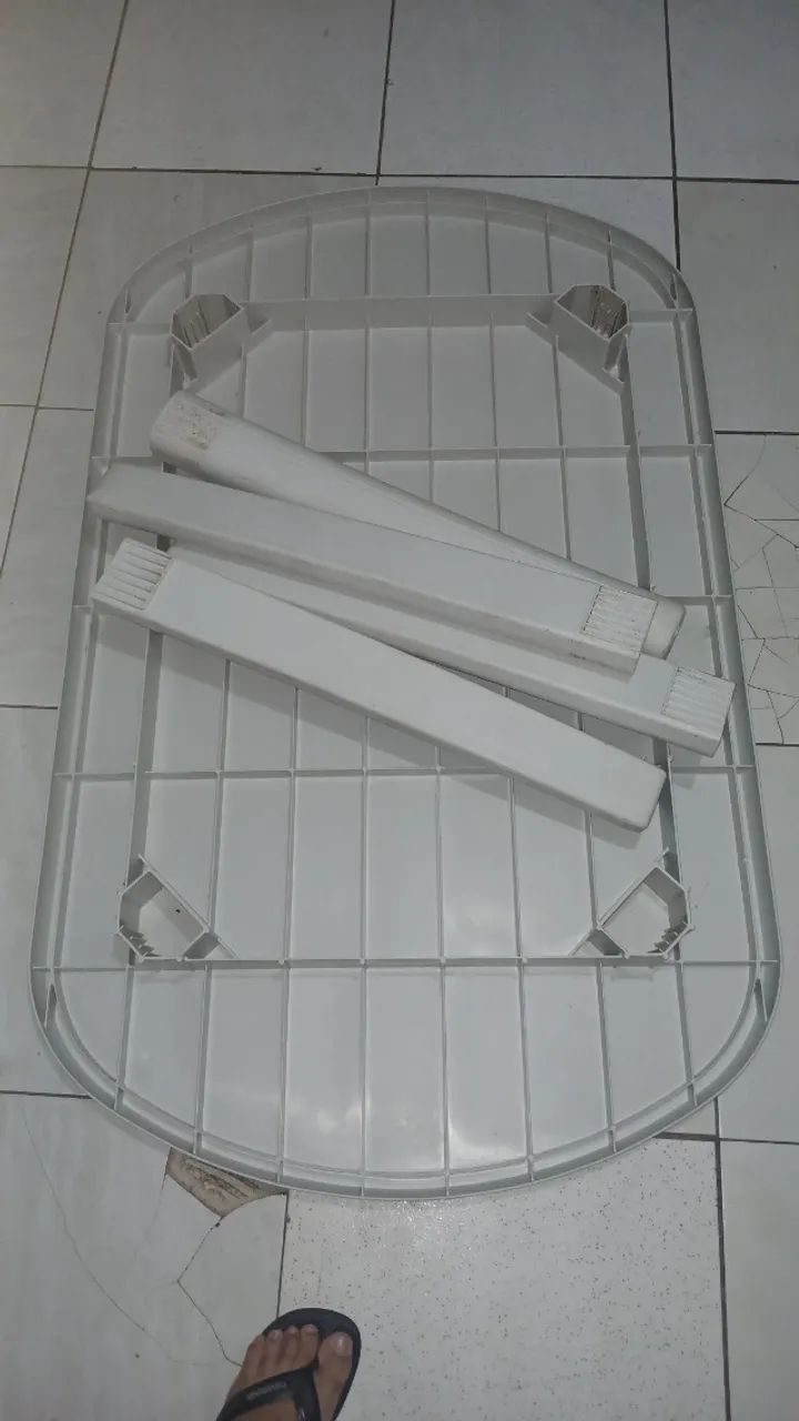 Mesa com 4 cadeiras , bem conservada.  - Foto 2
