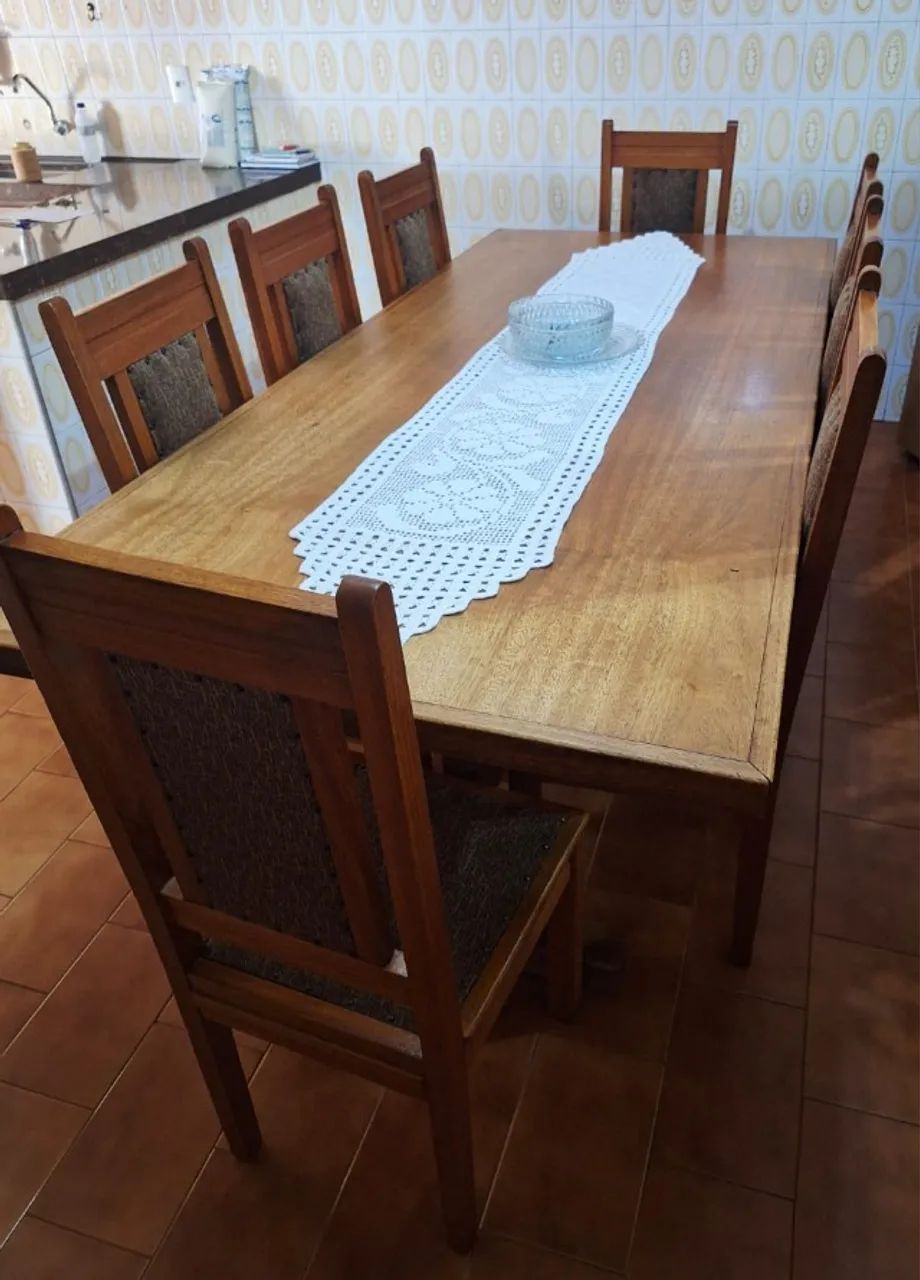 Mesa de Madeira Maciça com 8 Cadeiras - Foto 3