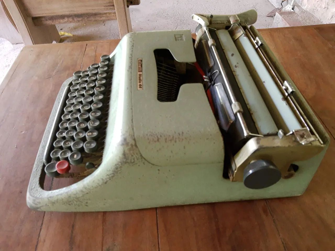 Máquina de Escrever Olivetti Studio 44 em perfeito funcionamento  - Foto 3