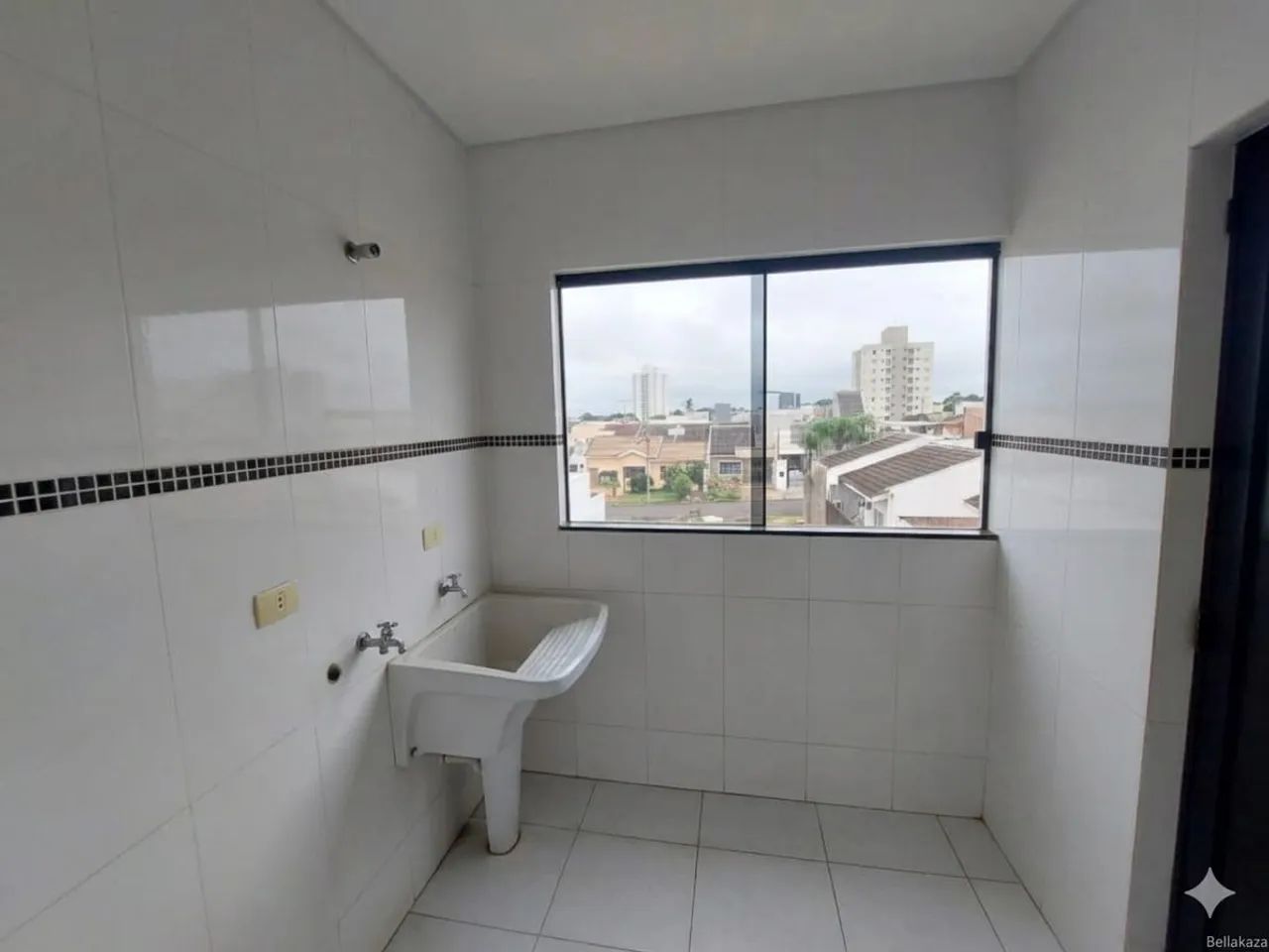 Apartamento de 110 m² com 2 Quartos, 1 Suíte e Sacada no Jardim Universo  Maringá/PR - Foto 3