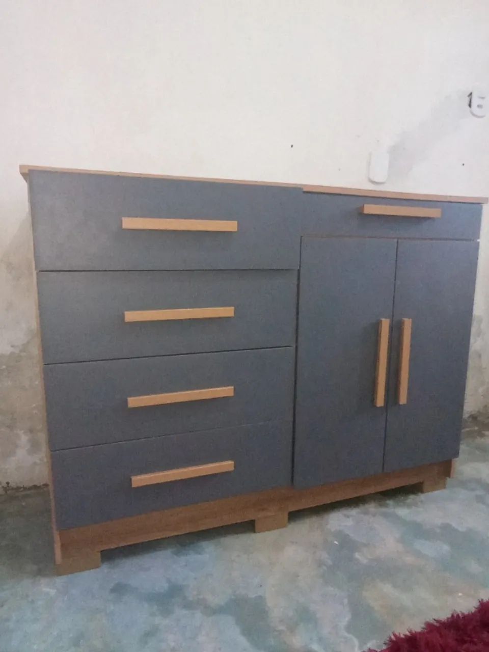 Cômoda 4 gavetas e 2 portas em ótimas condições  - Foto 3
