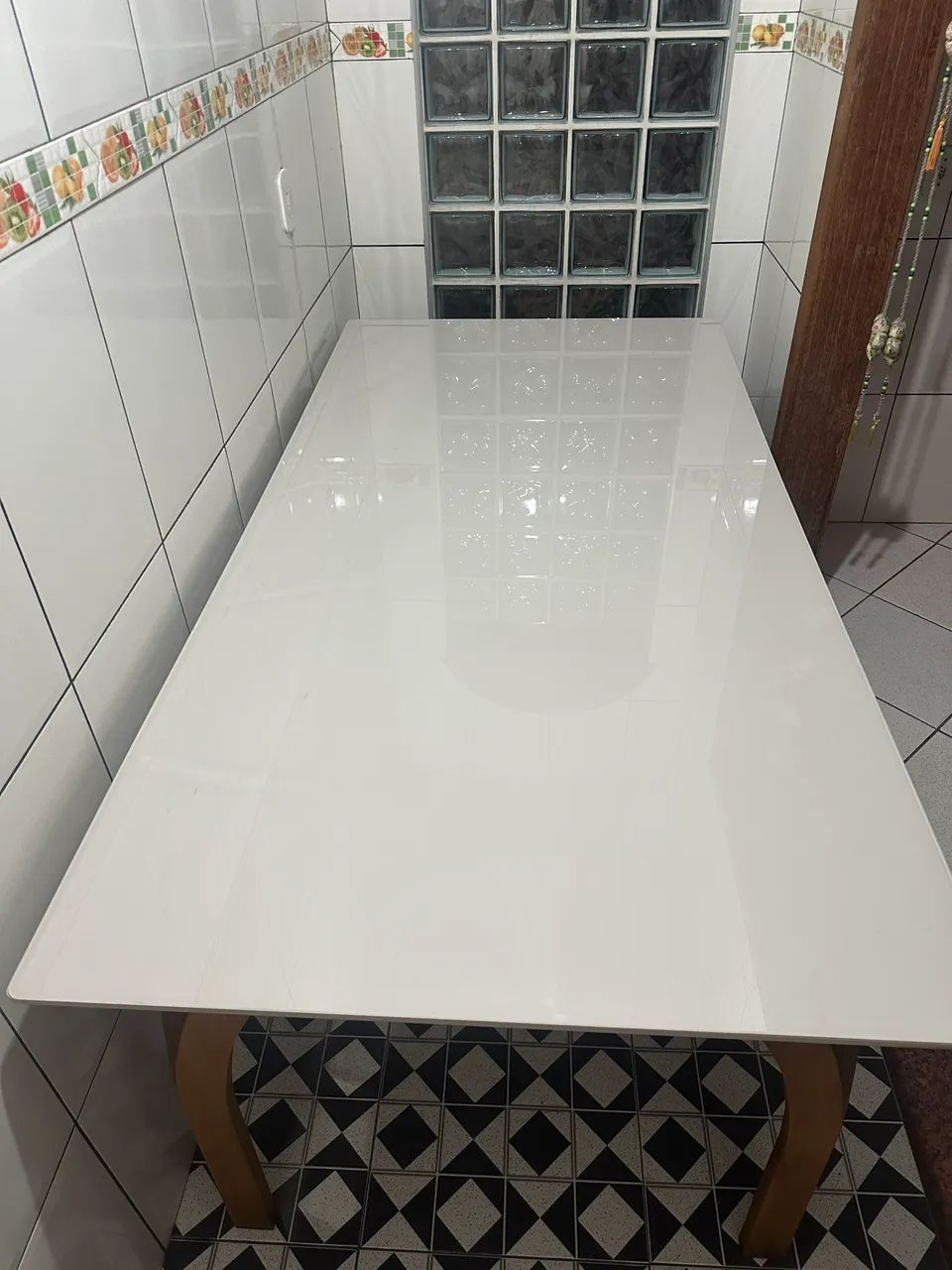 Mesa de vidro na cor branca sem detalhes nova sem cadeiras - Foto 4