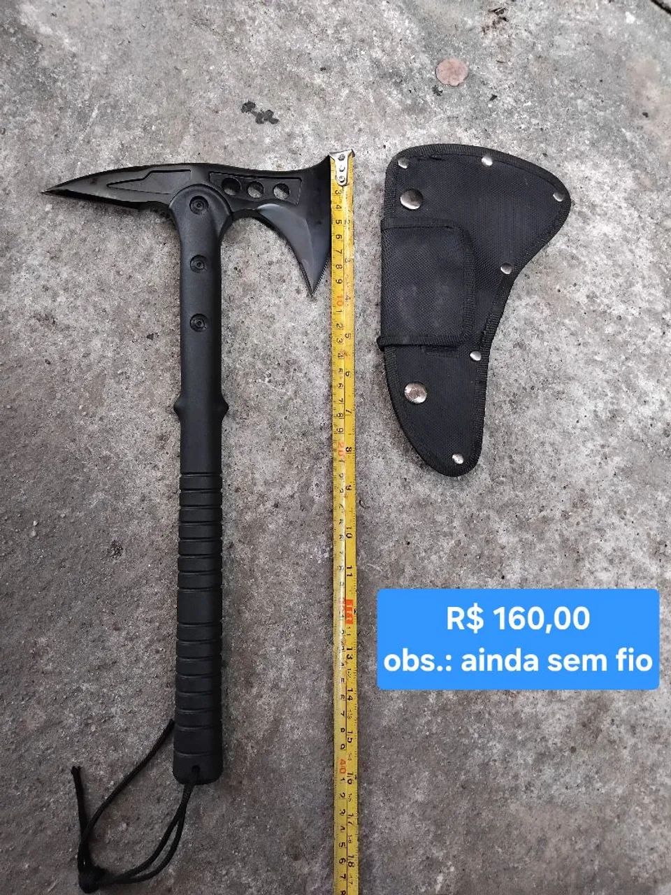 Machado, facão e faca táticos