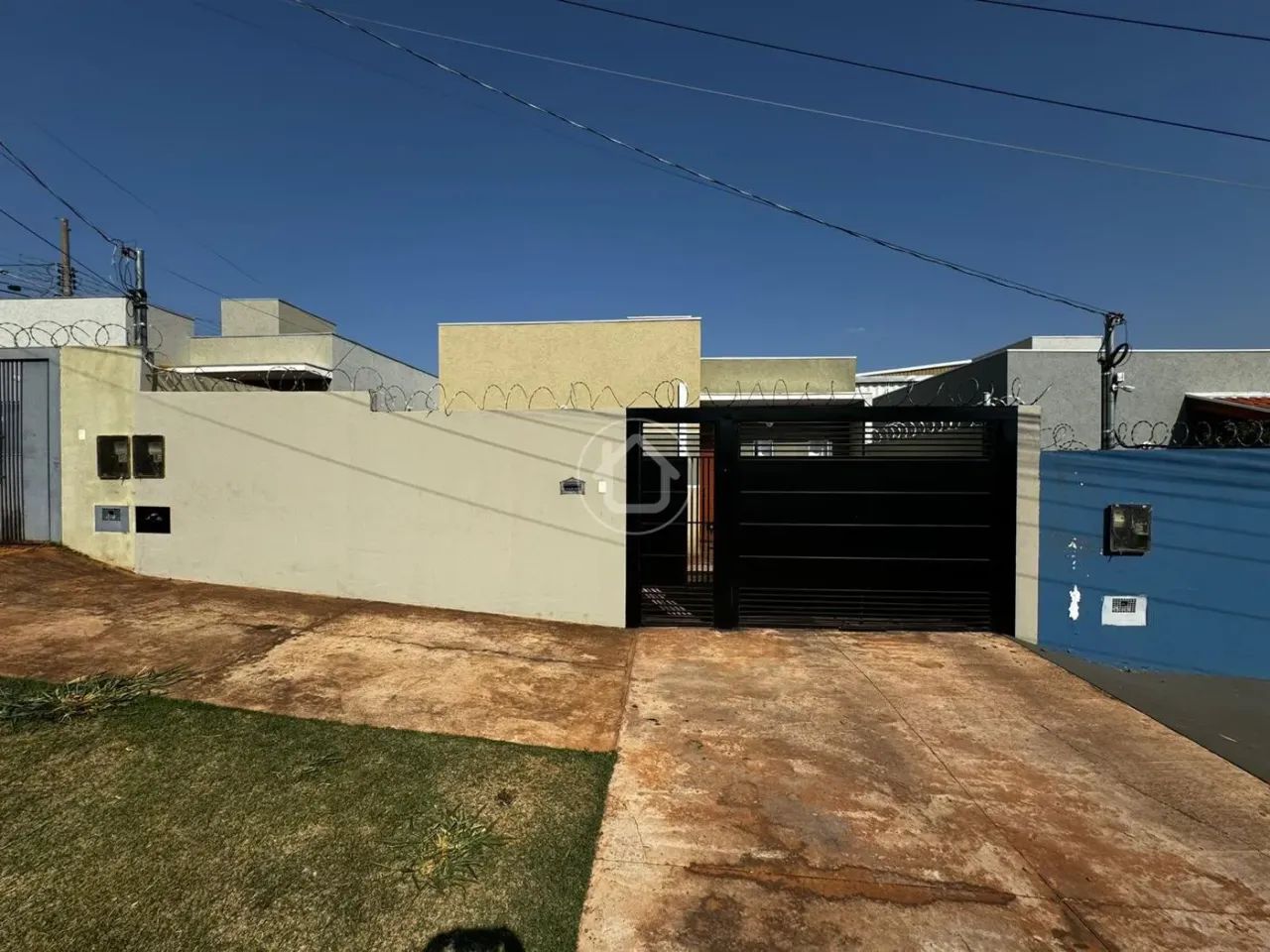 CASA COM 2 QUARTOS - VILA SANTA LUZIA