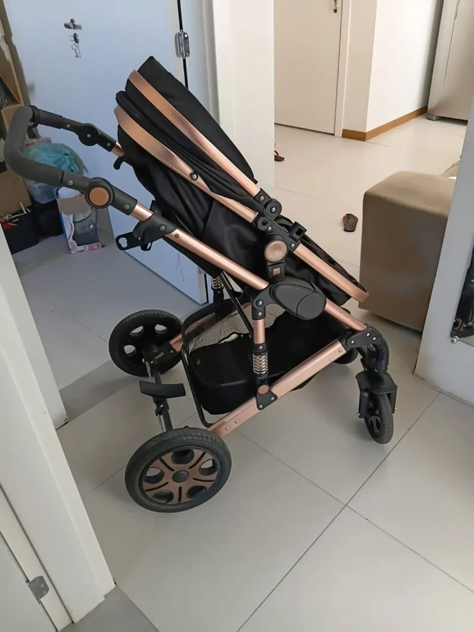 Carrinho de bebê com bebe conforto 