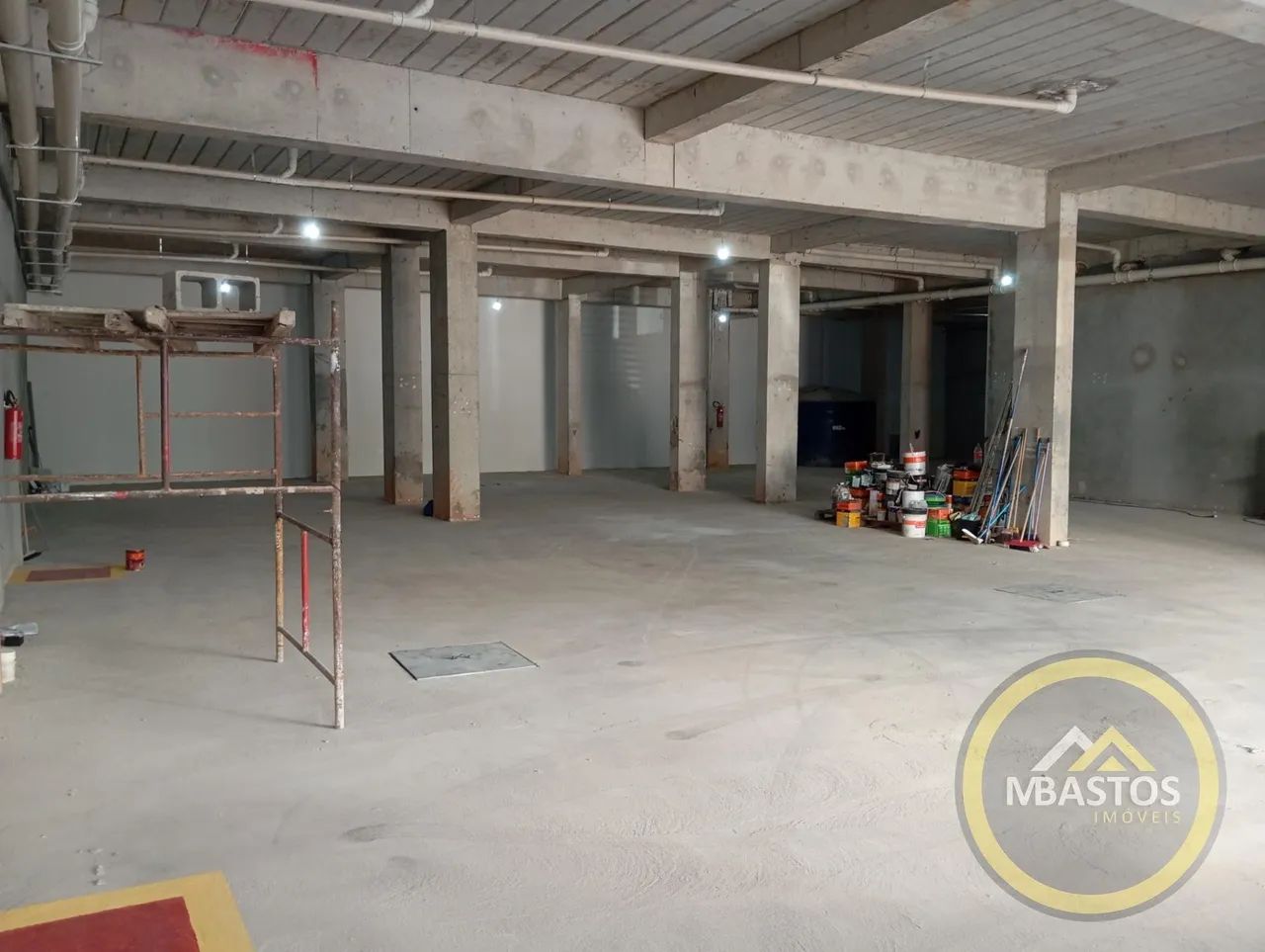 Loja com 500 m2 em Coração Eucarístico - Belo Horizonte
