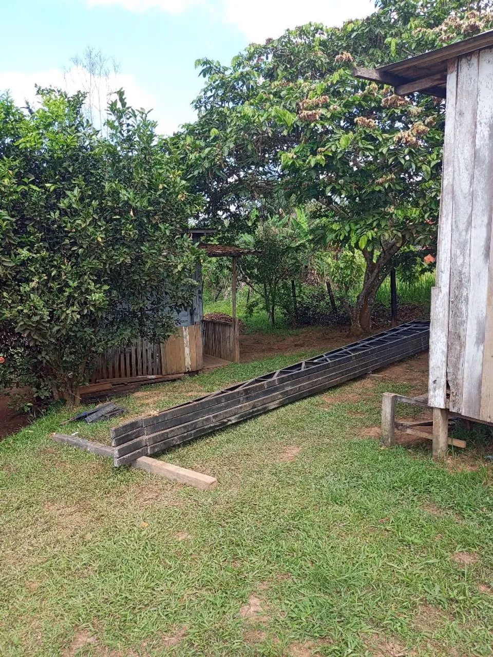 Vendo um terreno com uma casinha de madeira  - Foto 3