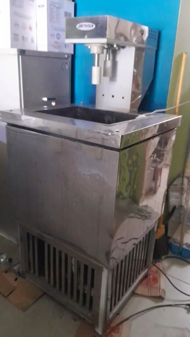 Vendo máquina industrial sorvetes e picoles 