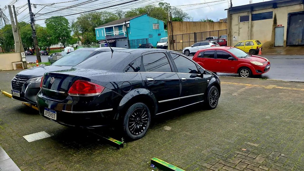 Fiat Linea LINEA ABSOLUTE 1.9/1.8 Flex Dualogic 4p 2010