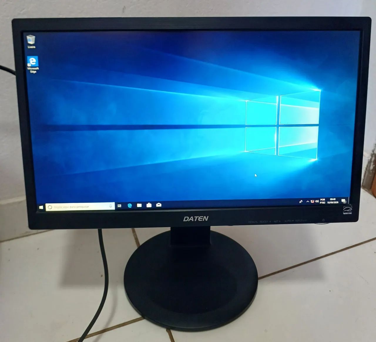 Monitor 20 polegadas CPUs DVRs 