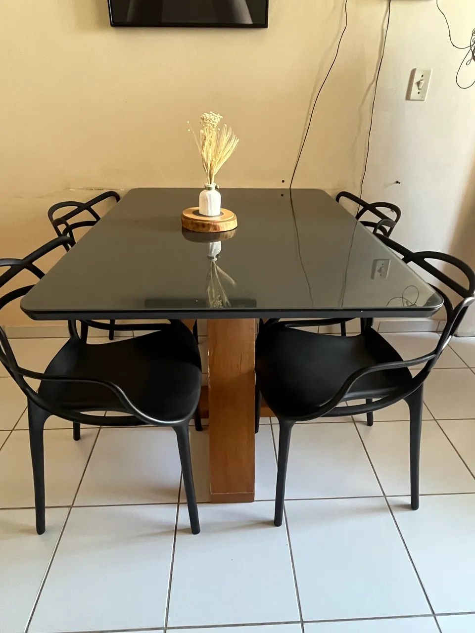 MESA COM 4 CADEIRAS - Foto 2