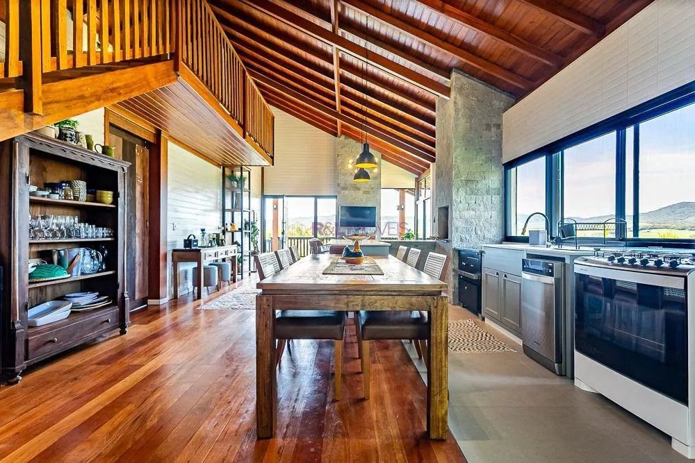 Casa de Alto Padrão com 4 Dormitórios em Rancho Queimado - Foto 4