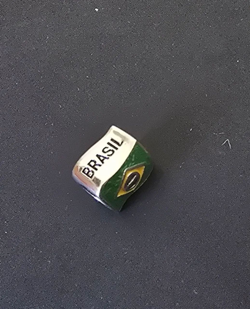 Berloque Bandeira Brasil em Prata - Foto 2