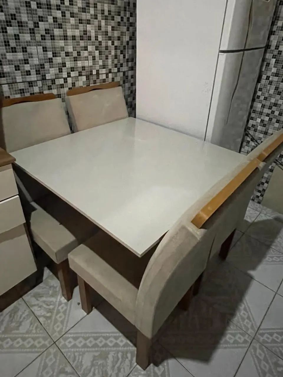 Vendo mesa 4 cadeiras  - Foto 2