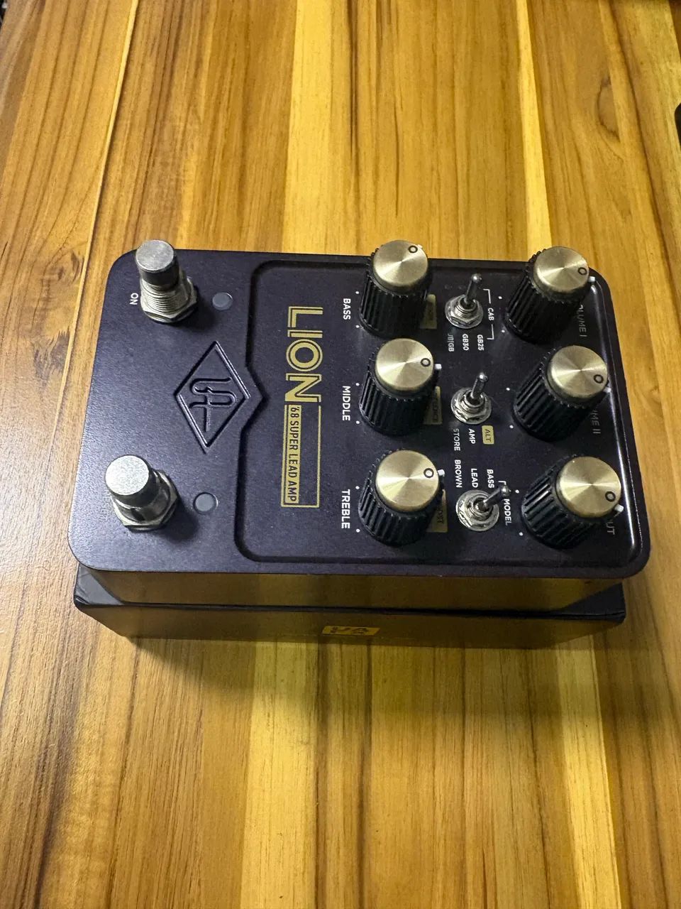Pedal UAD Lion Marshall com caixa - Foto 2
