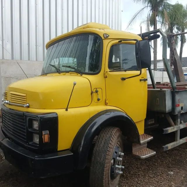 Caminhão Mercedes-Benz, modelo 1113, ano 80, no chassi.