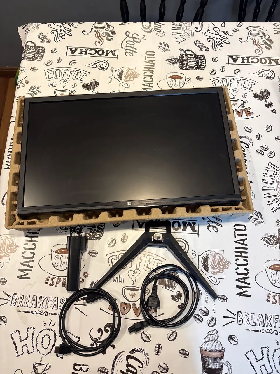 monitor de LED widescreen com suporte em formato de V e cabos de conexão inclusos - Foto 2