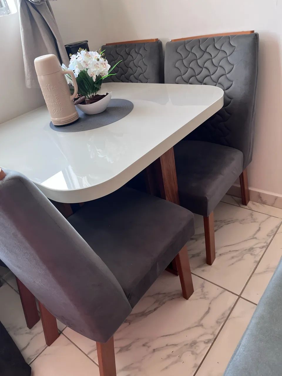 Mesa de jantar 4 cadeiras