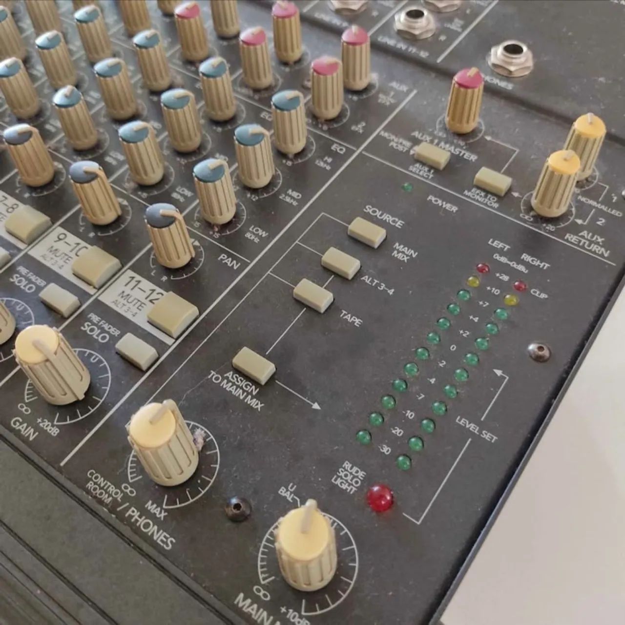 S*r様 MACKIE MICRO SERIES 1202 VLZ Mesa de som Mackie micro séries 1202 VLZ - Equipamentos e