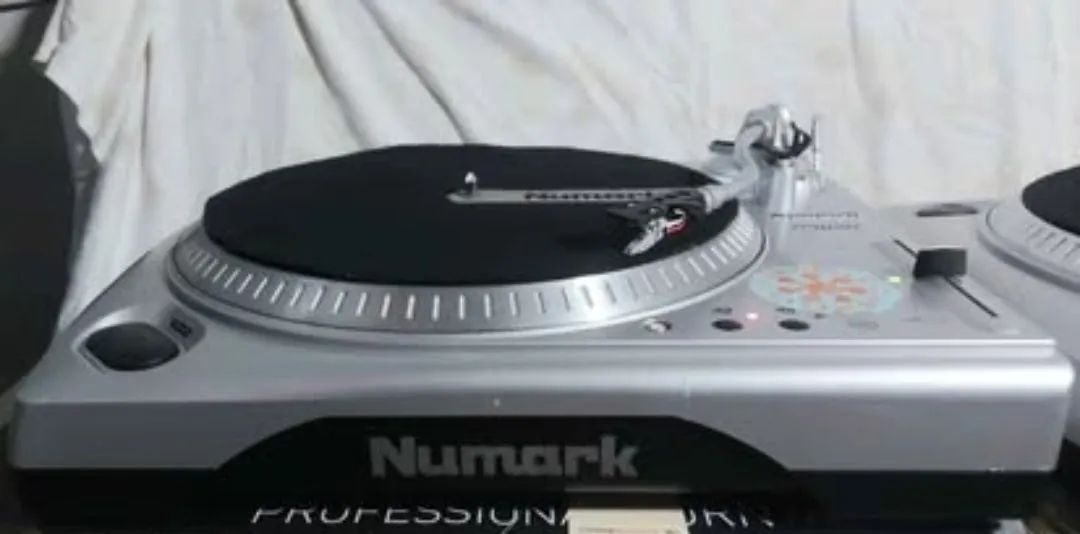 NUMARK TT 1650 (PAR | DIRECT DRIVE) Baixei pra 3200 - Foto 4
