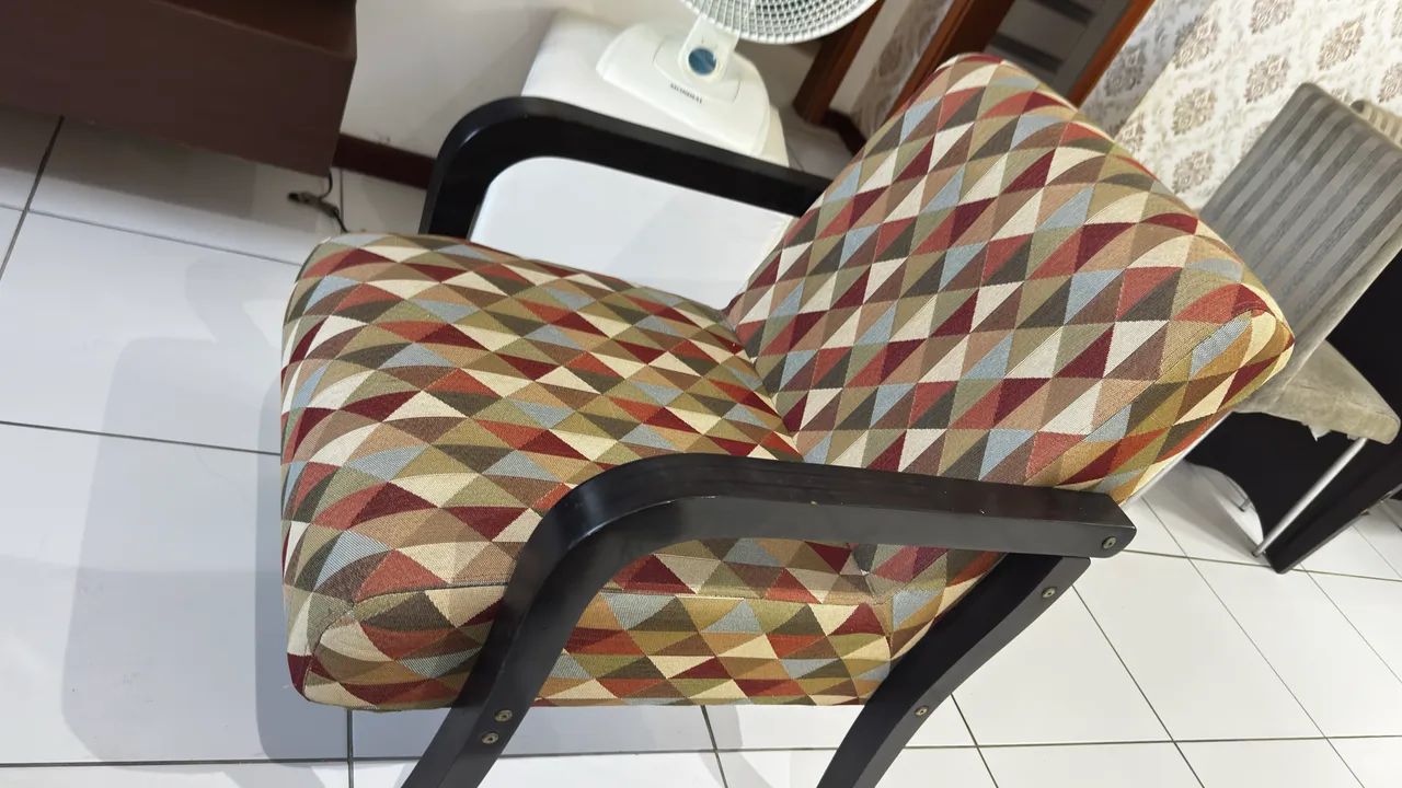 VENDO DUAS EXCELENTE POLTRONA DECORATIVA PARA SALA  - Foto 4