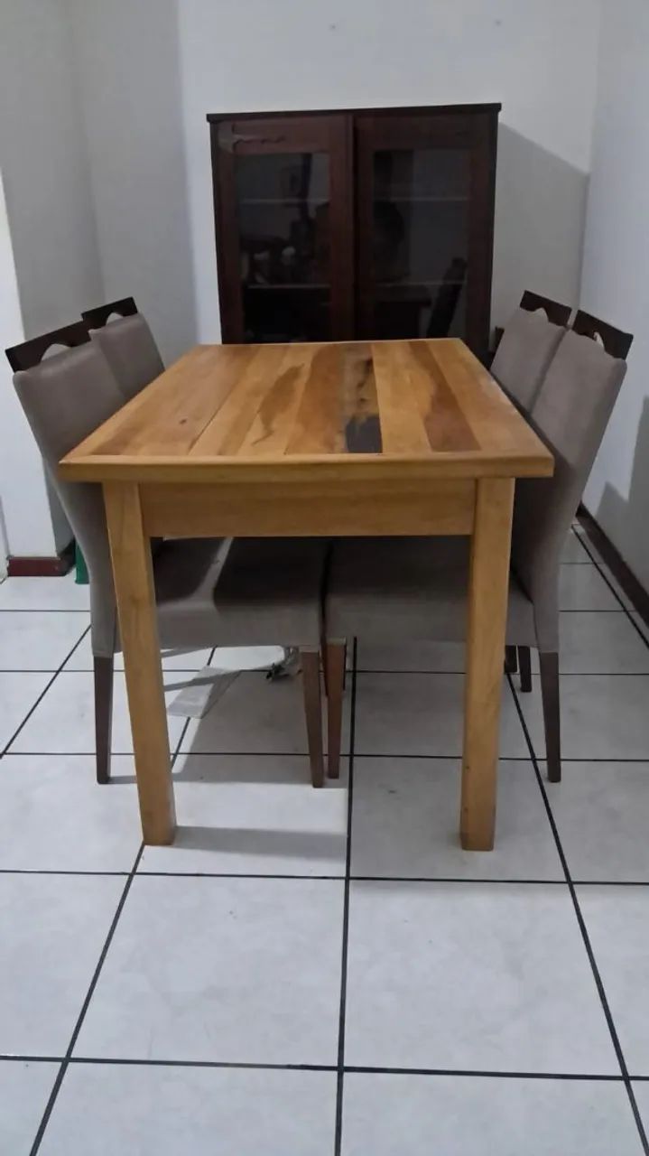 Mesa de jantar c/4 cadeiras