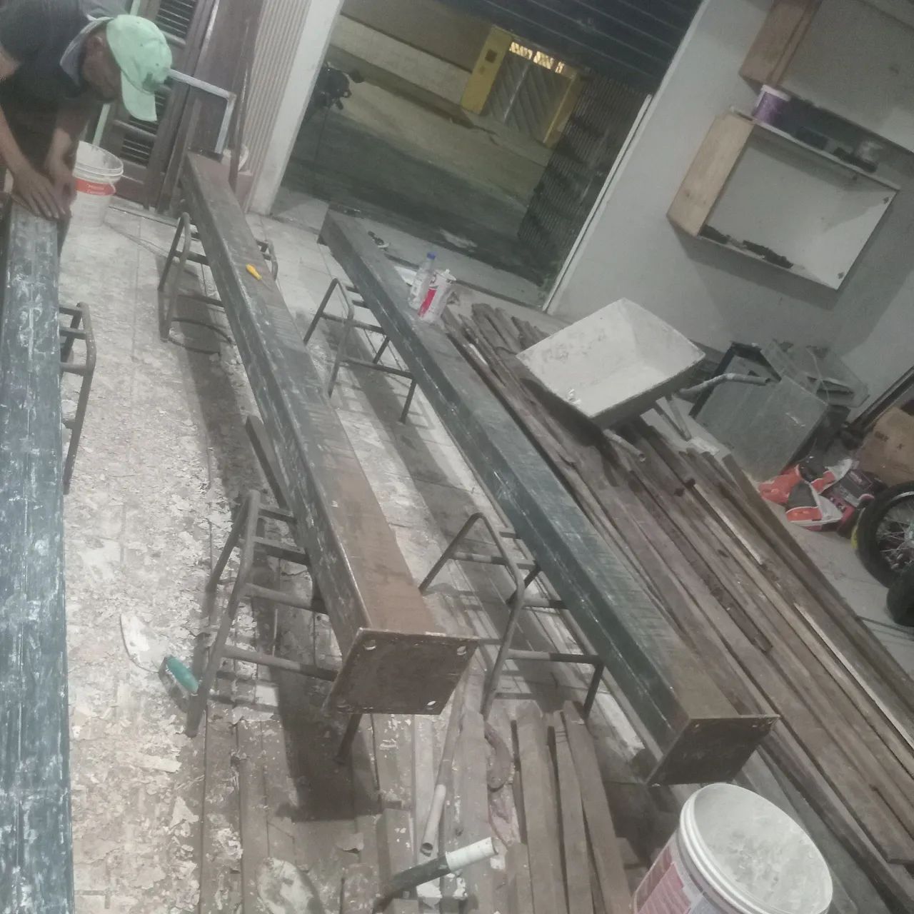 Used iron columns in good condition