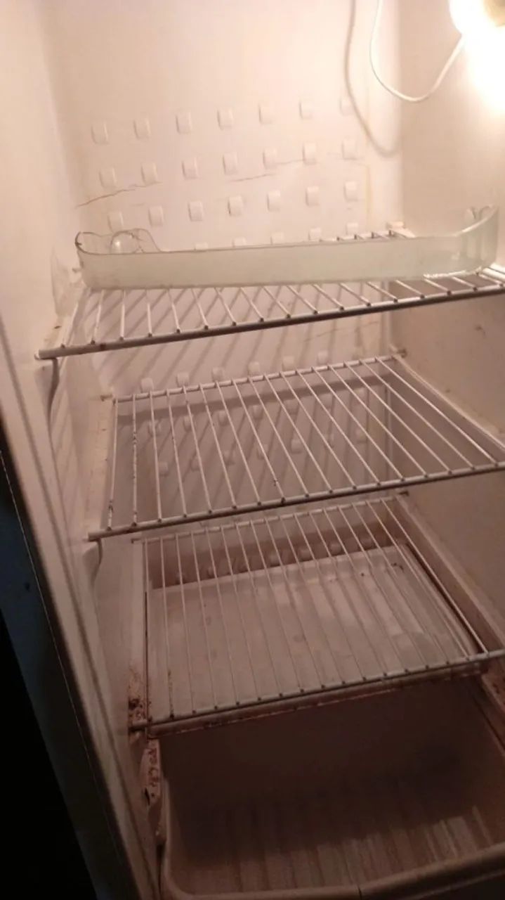 Geladeira em bom estado e funcionando. - Foto 3