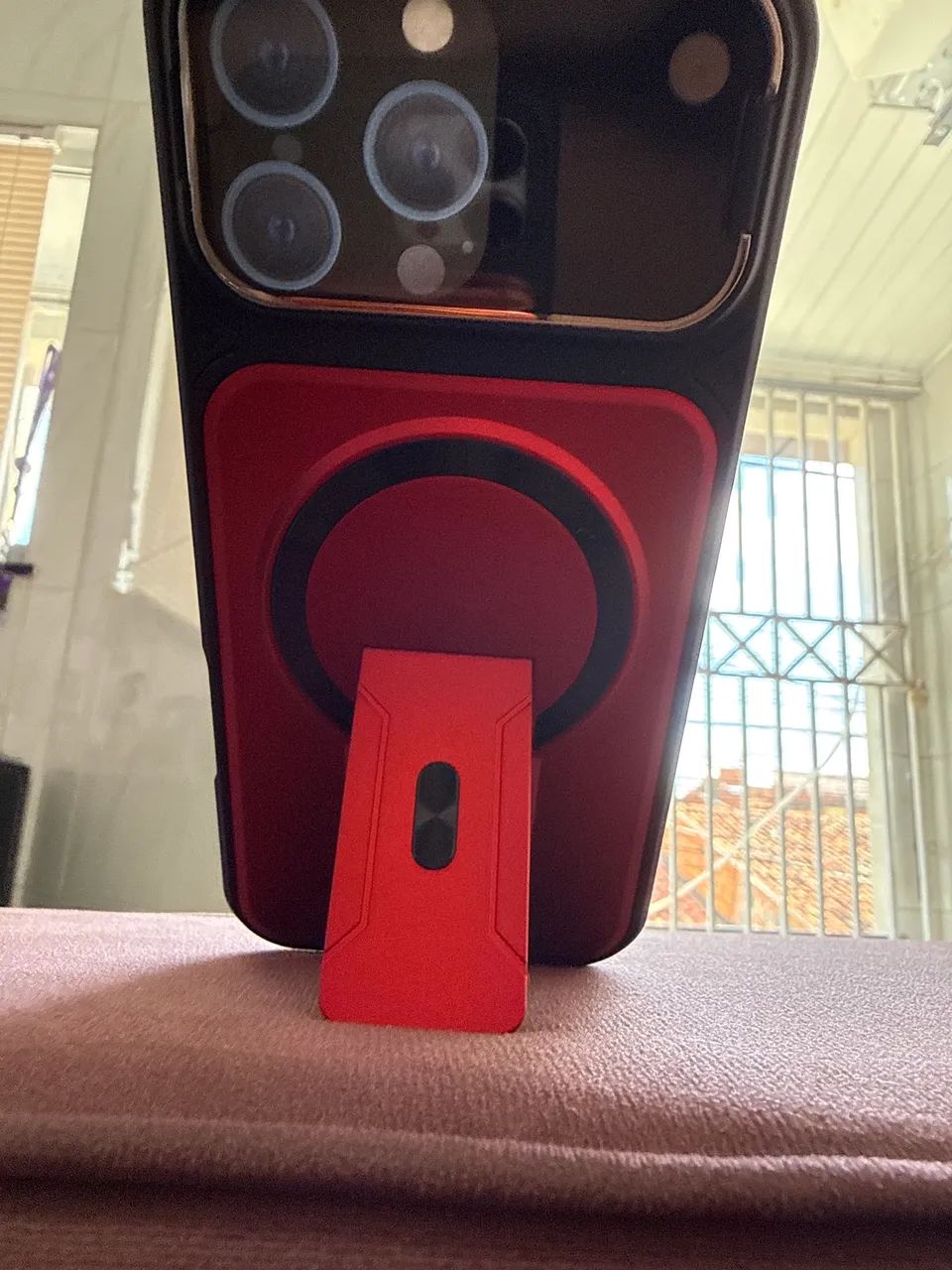 Capa vermelha magnética para iPhone 16 pro max  - Foto 3