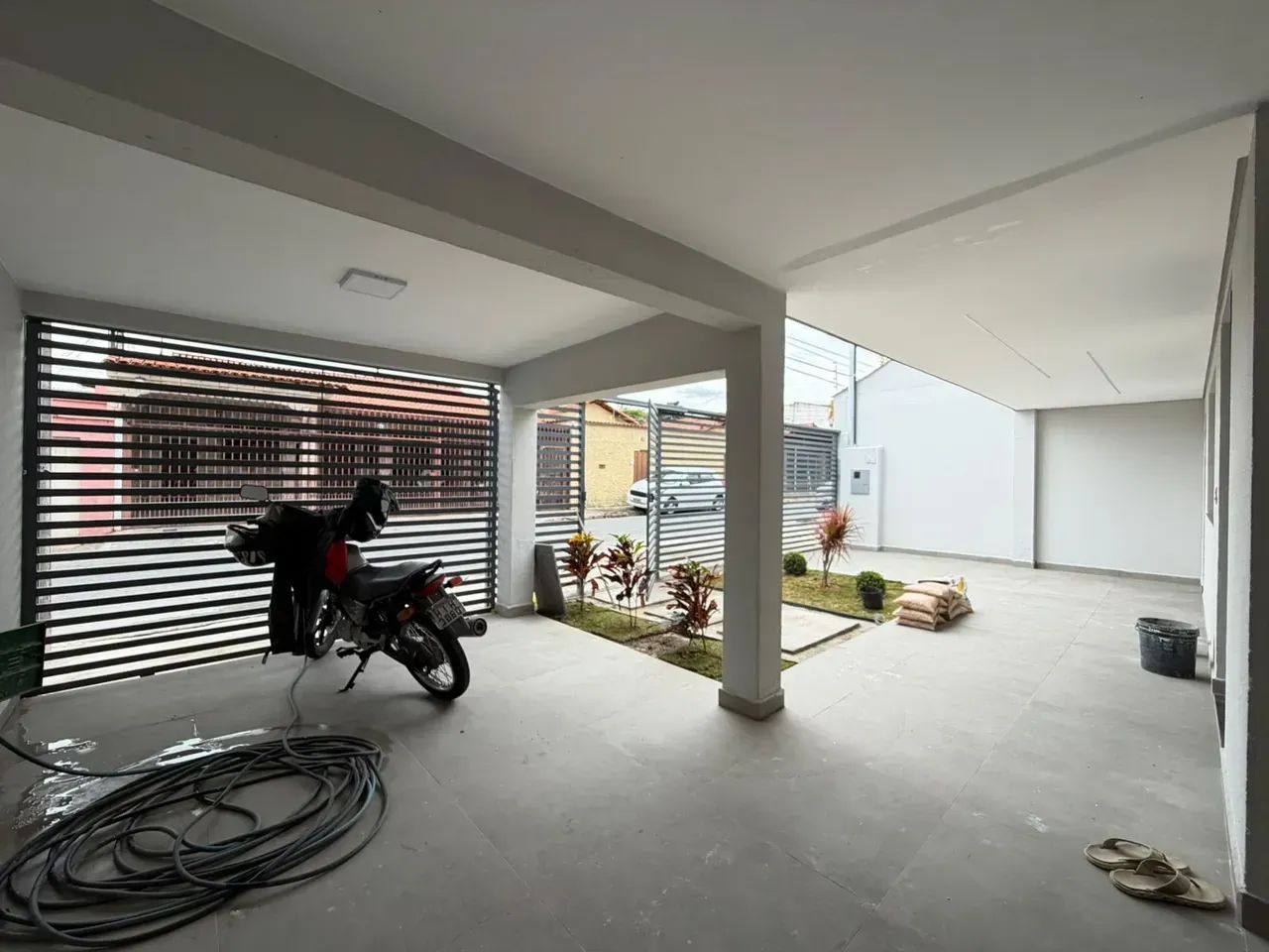 Casa linear com 3 quartos sendo1 suíte 2 banheiros 2 vagas - Foto 3