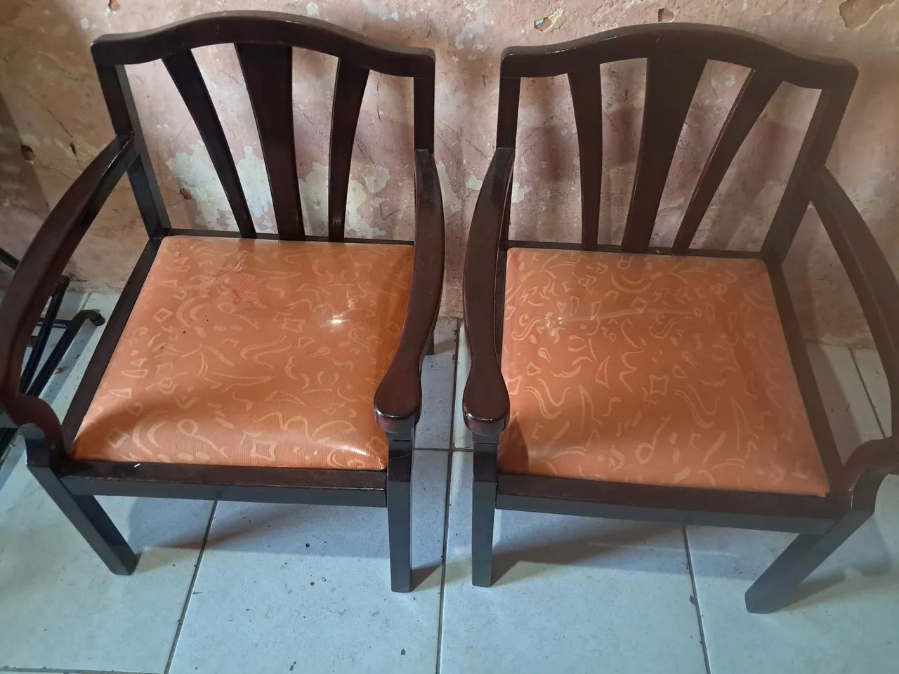 Vendo cadeira de madeira  - Foto 4
