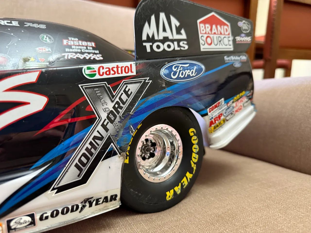 Automodelo Traxxas impecável super rápido  - Foto 2