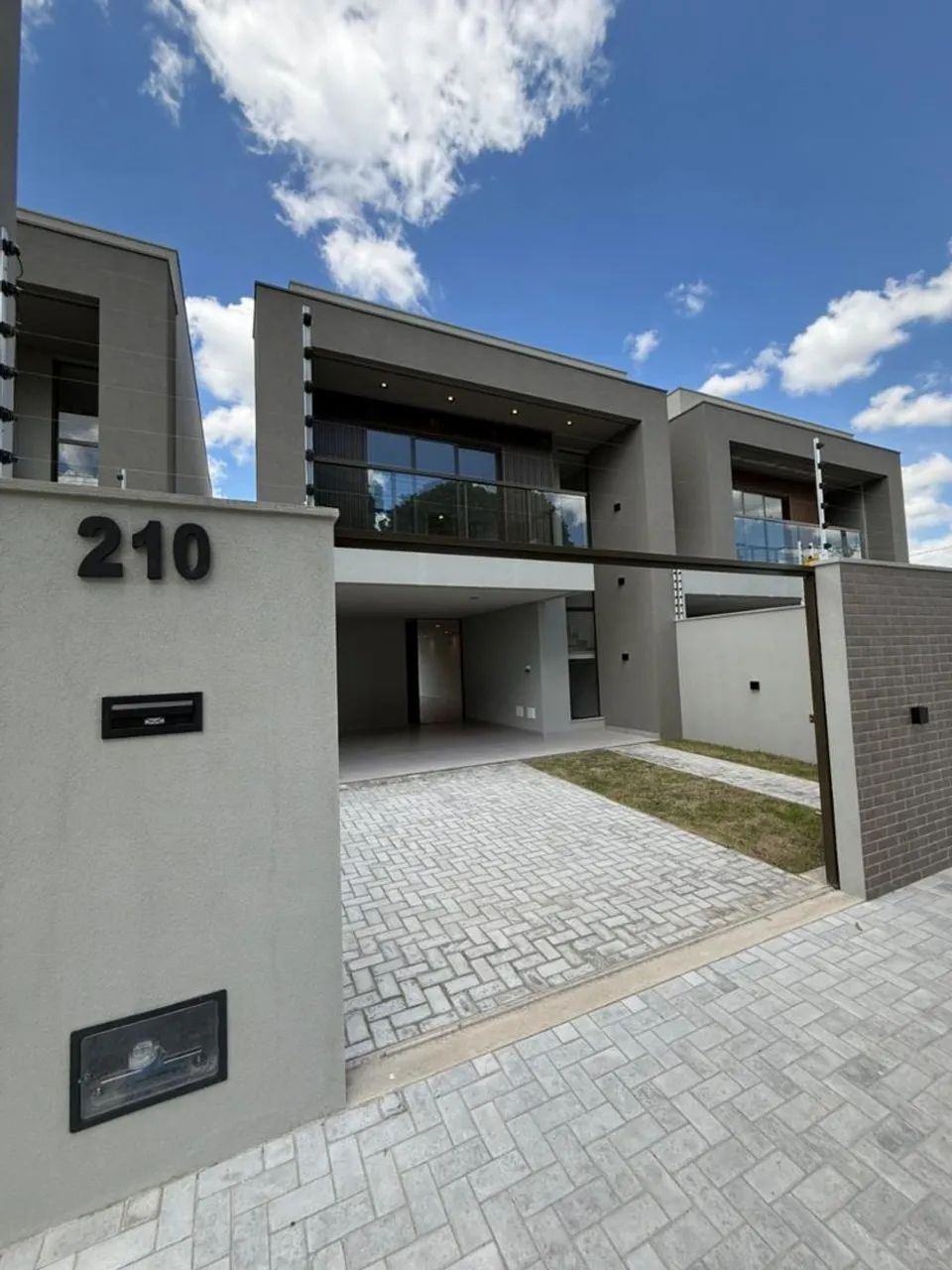 Vendo duplex com piscina de 4 suites e uma master no sim