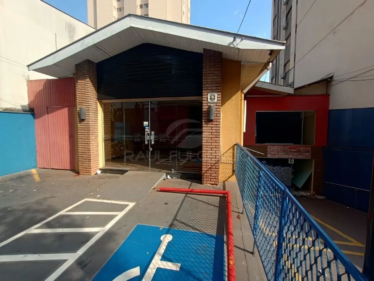 Loja para locação ou venda na rua Paranaguá centro com 434 m²
