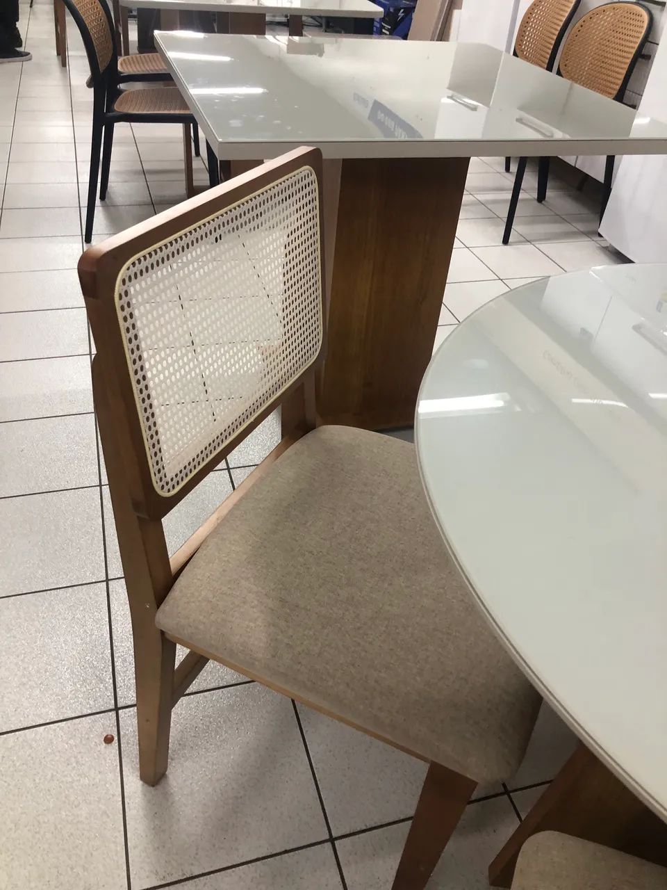 Mesa com 4 cadeiras NOVA - Foto 4