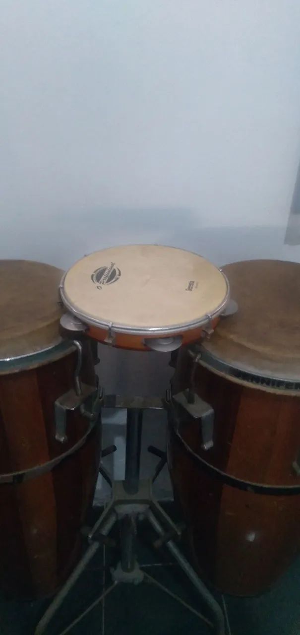 Vendo Tumbadora Jennifer. Em madeira de Lei 