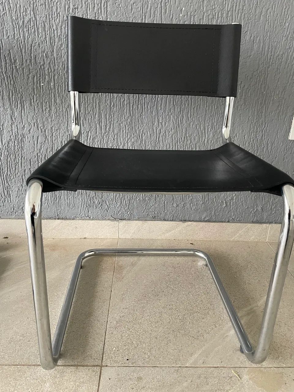 Cadeira cromada em couro  - Foto 2