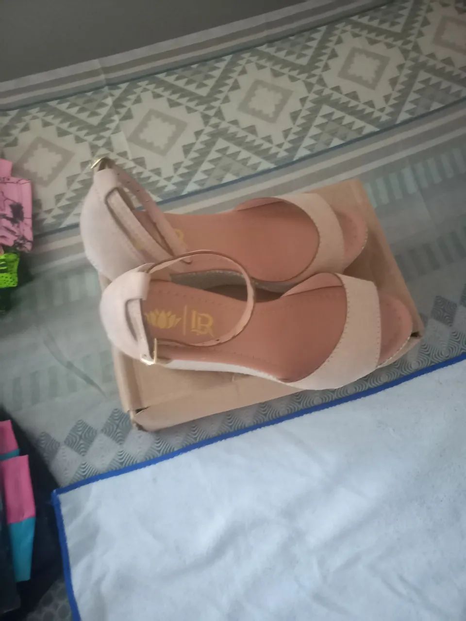 Sandália salto plataforma num.39 $40 nova - Foto 2