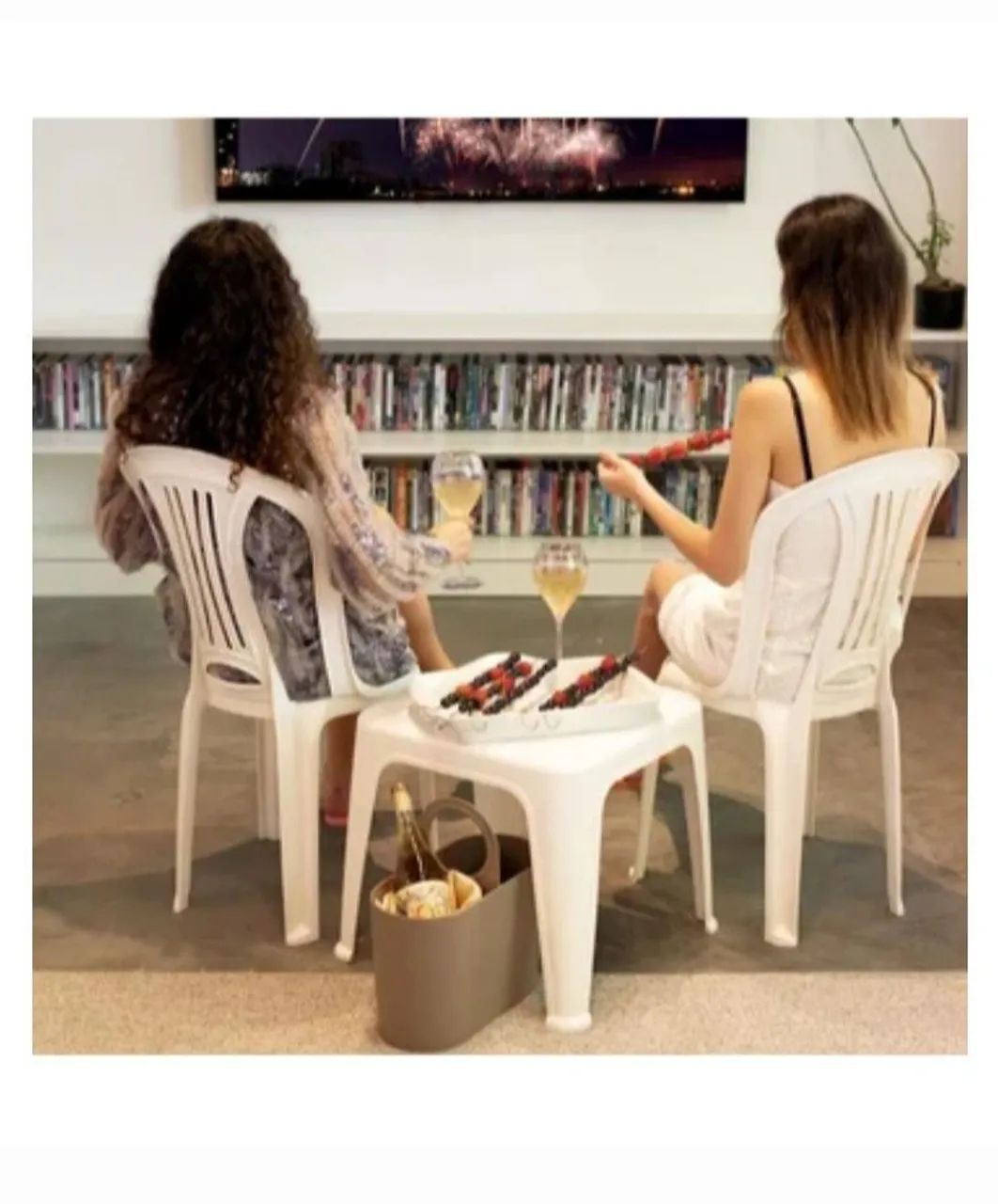 MESA DE PLÁSTICA DE APOIO 51X51X43Cm ALT BRANCA MARCA MOR 