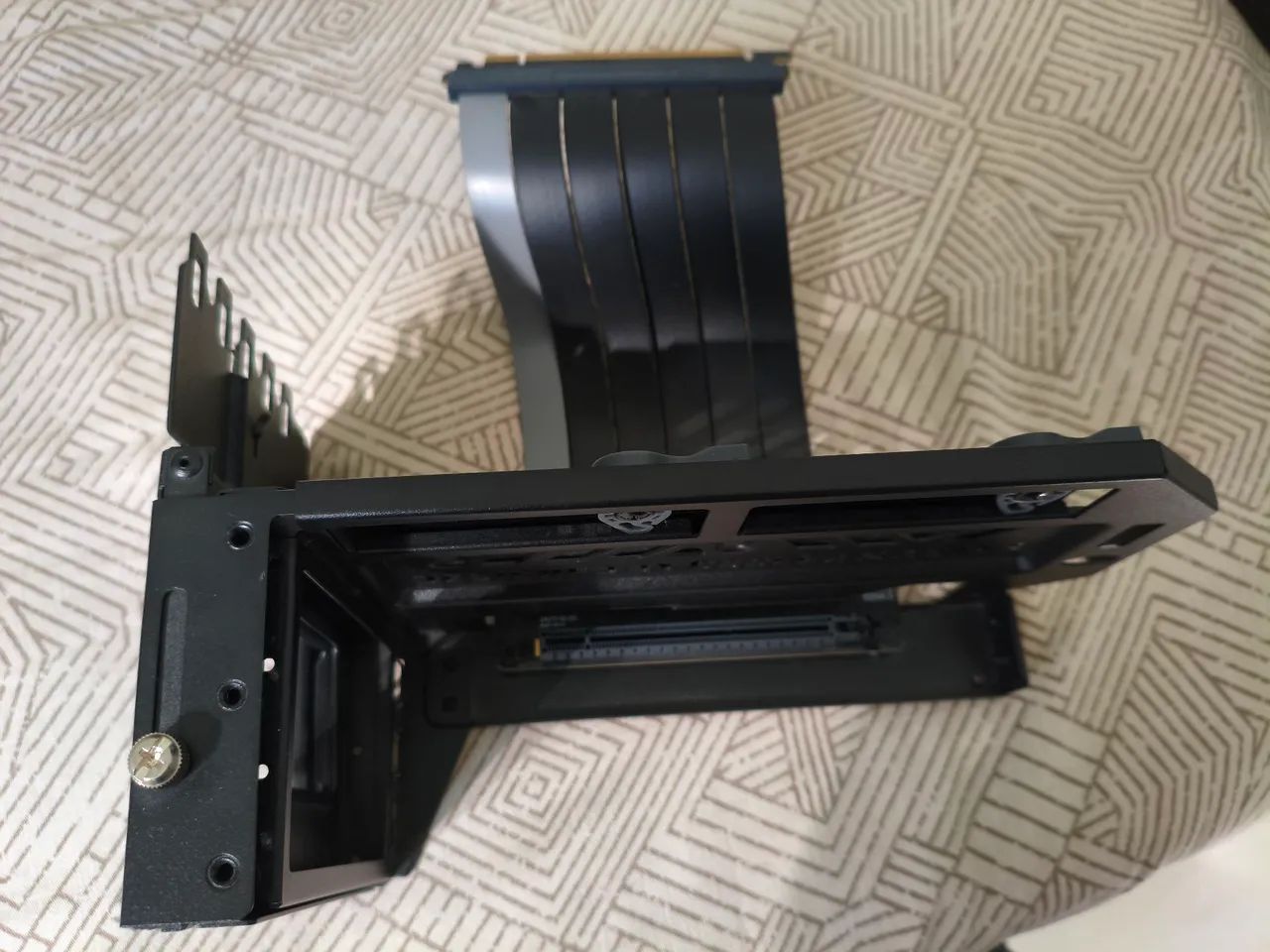 Suporte Vertical Cooler Master MasterAccessory V3 + Cabo Riser PCIe 4.0 - Excelente Estado - Foto 4
