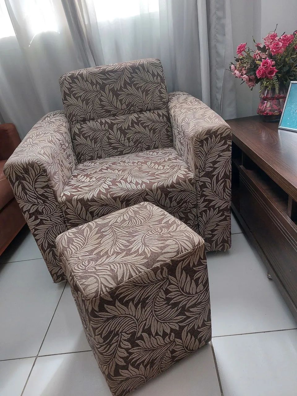 Poltrona com puff - Foto 2