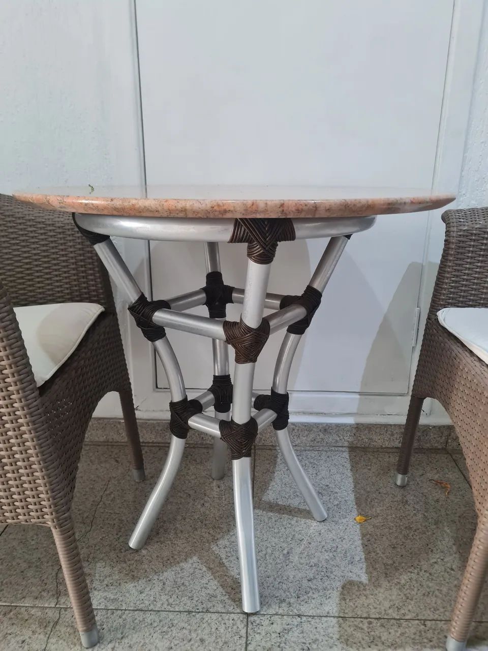 Jogo Mesa Marca Destiny perpeita<br>2 Cadeiras Conjunto jogo de mesa granito Natural - Foto 2