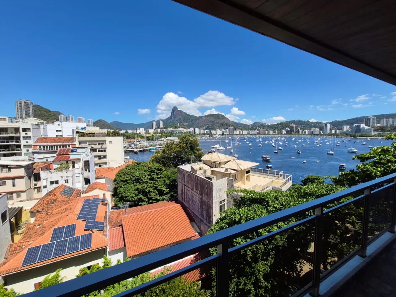 EXCELENTE COBERTURA TRIPLEX DE 4 SUITES COM 4 VAGAS NA URCA - Foto 2