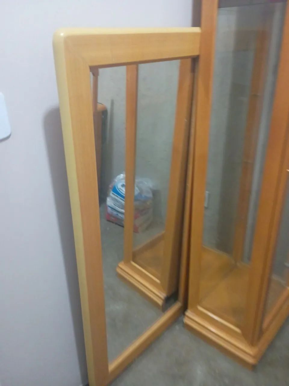 Mesa de 4 cadeiras espelho e cristaleira  - Foto 3
