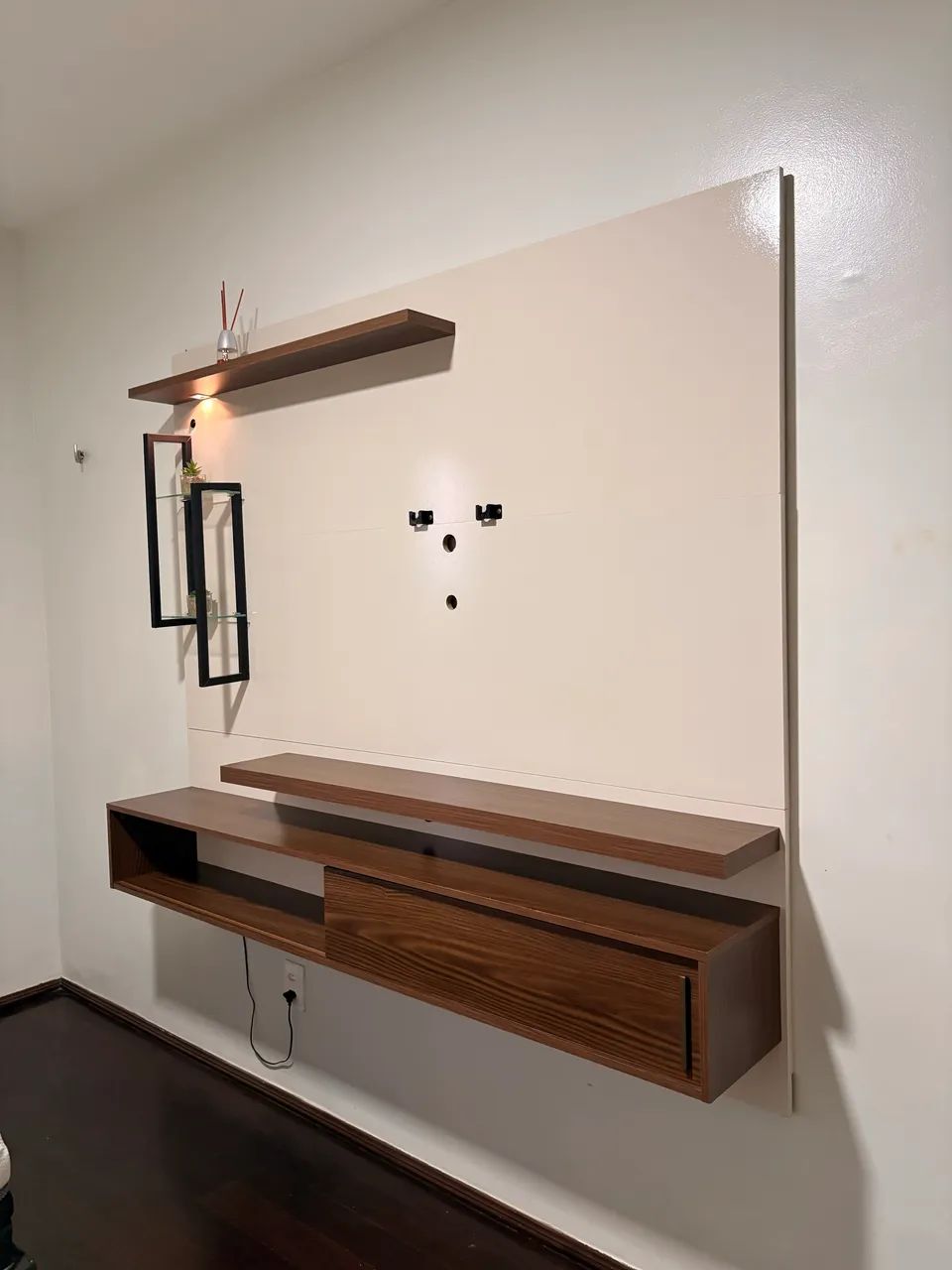 Painel de TV moderno com LED