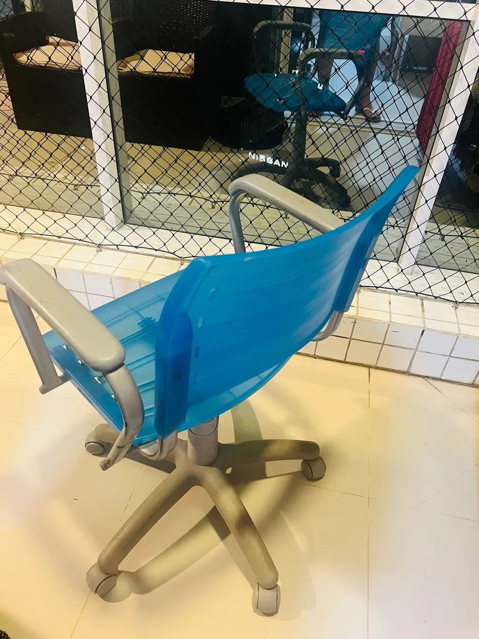 Vendo cadeira escritório  - Foto 2