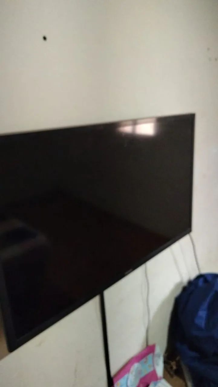 Vendo TV Samsung smartv 32 polegadas semi nova 