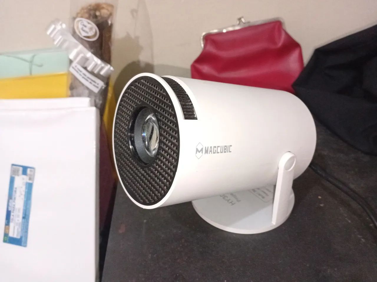Mini projetor semi-novo