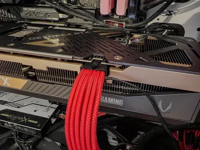 Placa de Vídeo Zotac GeForce RTX5080 Solid Core OC 16GB  - Foto 4