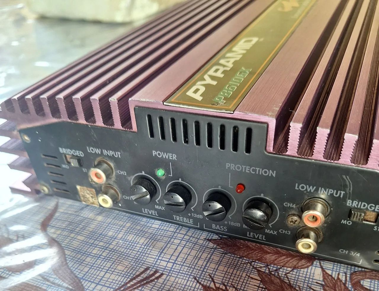 Vendo caixa com grave e piramid - Foto 4